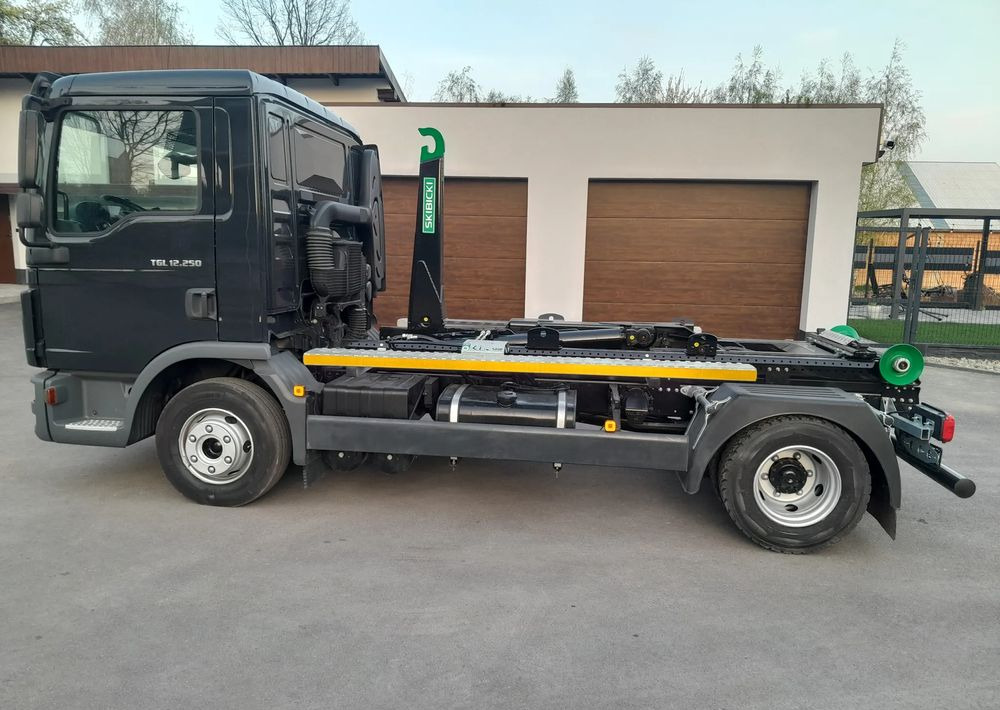 MAN TGL 12.250 nowe urządzenie hakowe SKIBICKI HKS 8/3300 ATEGO / TGM - Camião polibenne: foto 2 MAN TGL 12.250 nowe urządzenie hakowe SKIBICKI HKS 8/3300 ATEGO / TGM - Camião polibenne: foto 2