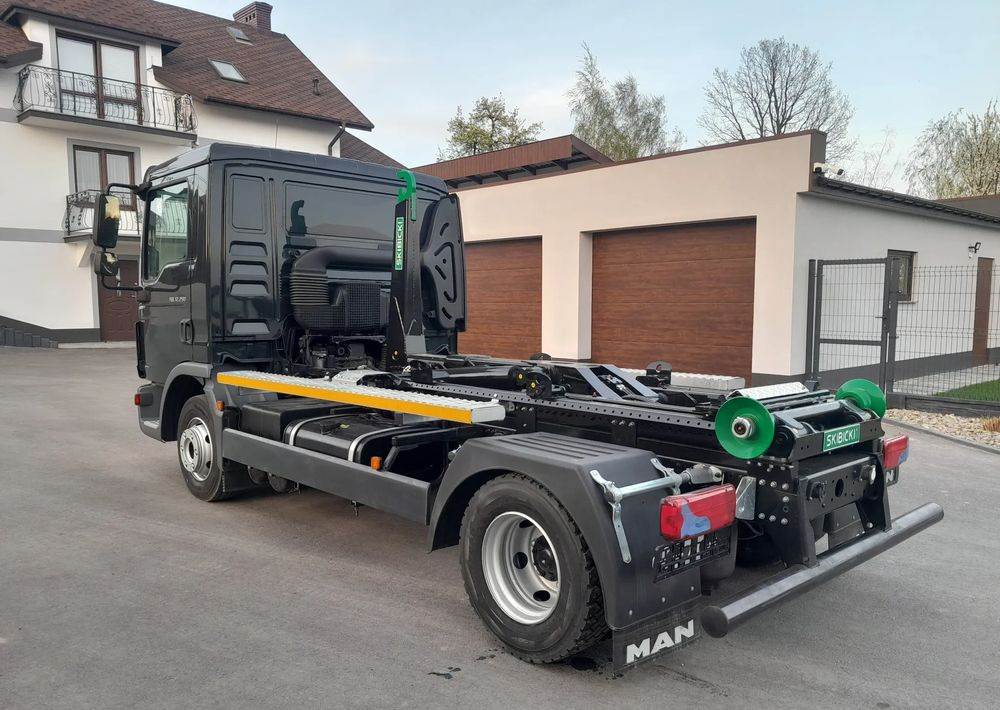 MAN TGL 12.250 nowe urządzenie hakowe SKIBICKI HKS 8/3300 ATEGO / TGM - Camião polibenne: foto 4 MAN TGL 12.250 nowe urządzenie hakowe SKIBICKI HKS 8/3300 ATEGO / TGM - Camião polibenne: foto 4