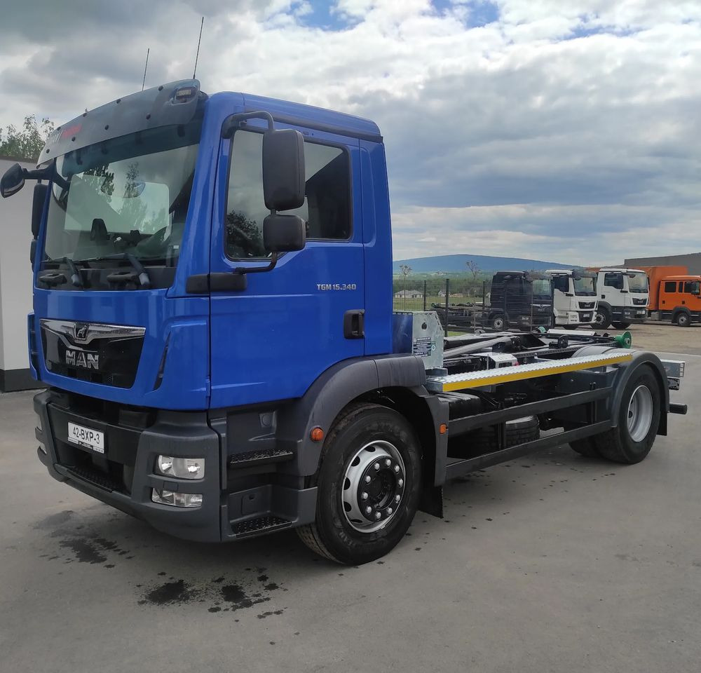 MAN TGM 18.340 urządzenie hakowe AXOR - Camião polibenne: foto 2 MAN TGM 18.340 urządzenie hakowe AXOR - Camião polibenne: foto 2