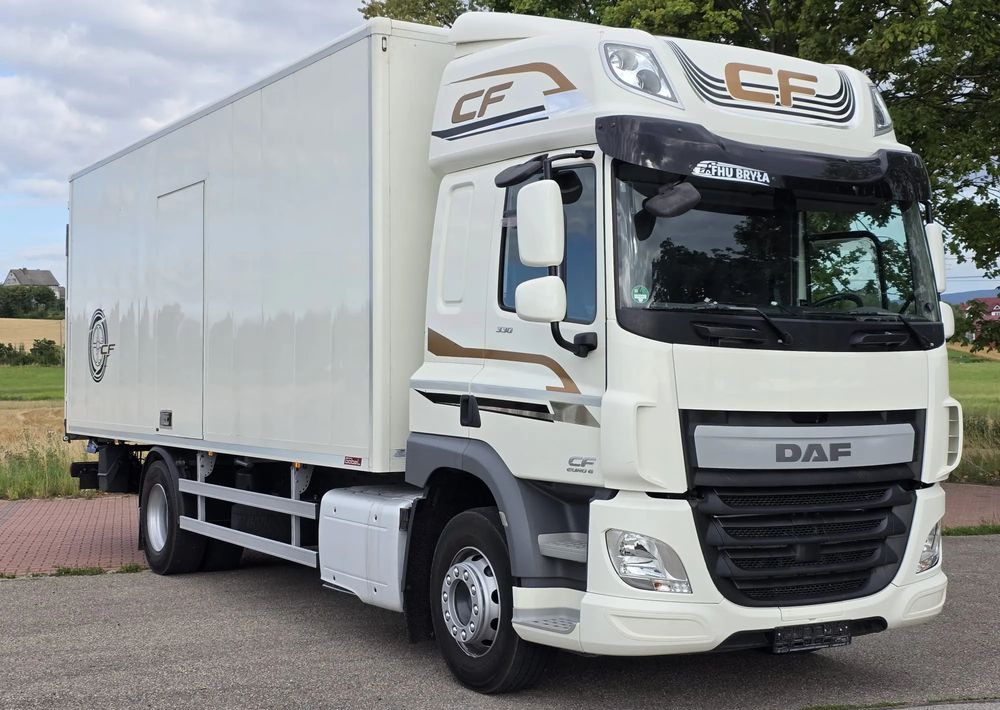 DAF CF 330 / 10.2017 / KONTENER MEBLOWY / IZOTERMA / WINDA / 18 PALET / E6 / NISKI PRZEBIEG / Z NIEMIEC / JAK NOWY / DUŻY SILNIK 10 837cm3// - Camião furgão: foto 1 DAF CF 330 / 10.2017 / KONTENER MEBLOWY / IZOTERMA / WINDA / 18 PALET / E6 / NISKI PRZEBIEG / Z NIEMIEC / JAK NOWY / DUŻY SILNIK 10 837cm3// - Camião furgão: foto 1