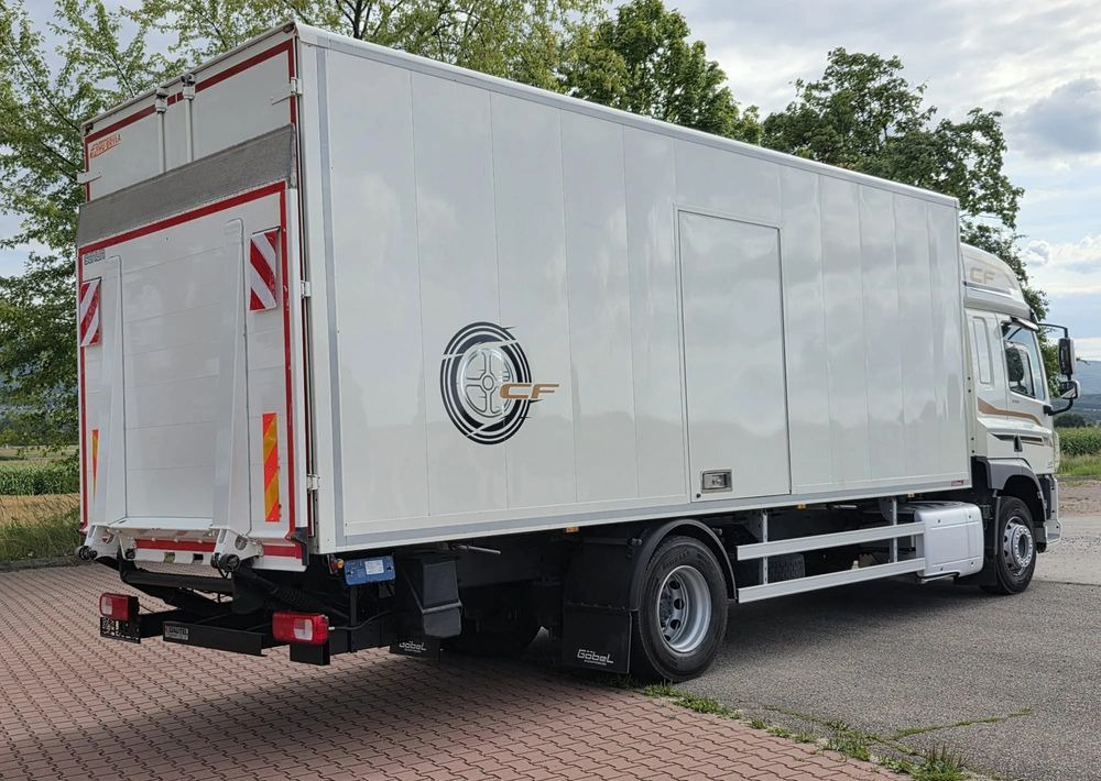 DAF CF 330 / 10.2017 / KONTENER MEBLOWY / IZOTERMA / WINDA / 18 PALET / E6 / NISKI PRZEBIEG / Z NIEMIEC / JAK NOWY / DUŻY SILNIK 10 837cm3// - Camião furgão: foto 4 DAF CF 330 / 10.2017 / KONTENER MEBLOWY / IZOTERMA / WINDA / 18 PALET / E6 / NISKI PRZEBIEG / Z NIEMIEC / JAK NOWY / DUŻY SILNIK 10 837cm3// - Camião furgão: foto 4