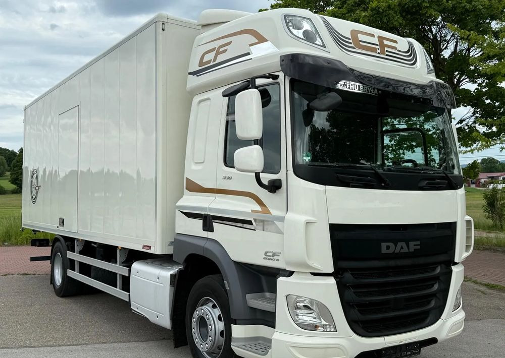 DAF CF 330/10.2017/KONTENER MEBLOWY/IZOTERMA/WINDA/18 PALET/E6/NISKI PRZEBIEG/Z NIEMIEC/JAK NOWY/DUŻY SILNIK/ - Camião furgão: foto 2 DAF CF 330/10.2017/KONTENER MEBLOWY/IZOTERMA/WINDA/18 PALET/E6/NISKI PRZEBIEG/Z NIEMIEC/JAK NOWY/DUŻY SILNIK/ - Camião furgão: foto 2