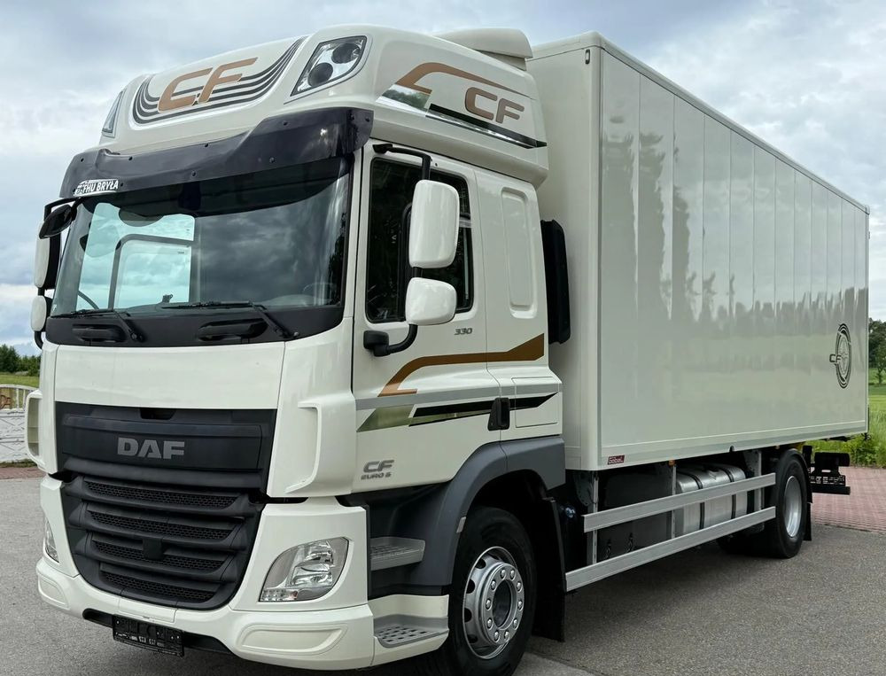 DAF CF 330/10.2017/KONTENER MEBLOWY/IZOTERMA/WINDA/18 PALET/E6/NISKI PRZEBIEG/Z NIEMIEC/JAK NOWY/DUŻY SILNIK/ - Camião furgão: foto 1 DAF CF 330/10.2017/KONTENER MEBLOWY/IZOTERMA/WINDA/18 PALET/E6/NISKI PRZEBIEG/Z NIEMIEC/JAK NOWY/DUŻY SILNIK/ - Camião furgão: foto 1