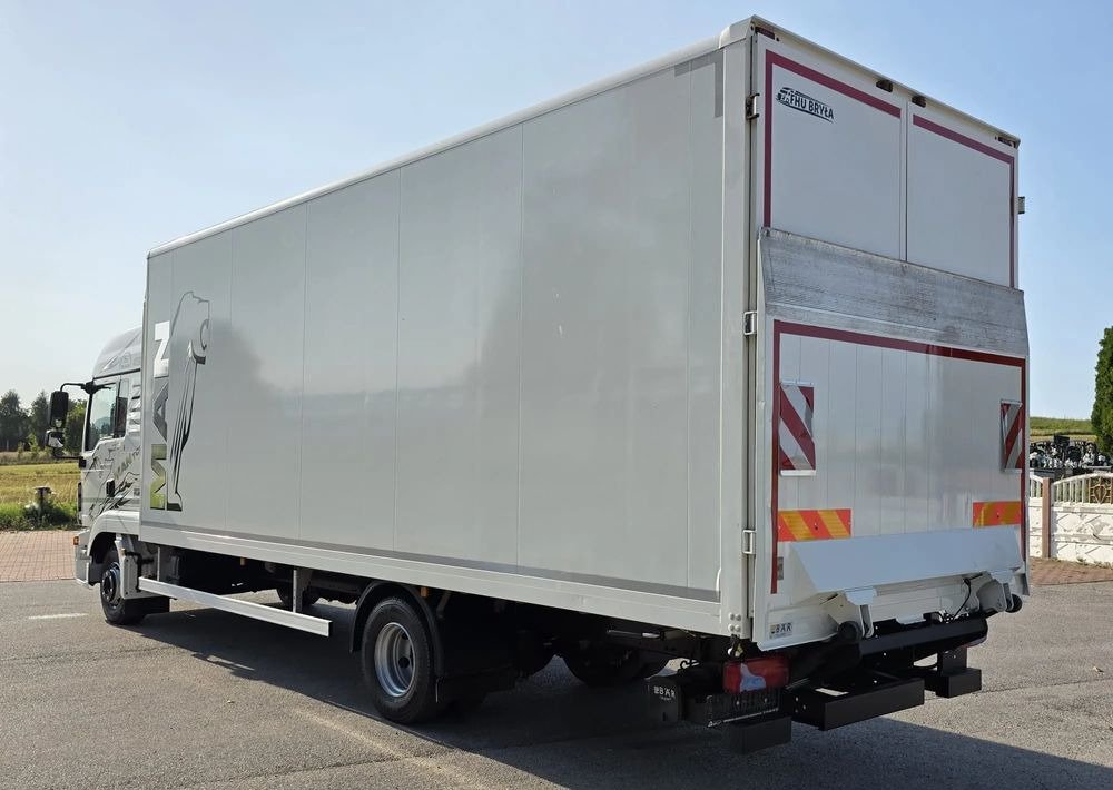 MAN TGL 12.250 / KONTENER / IZOTERMA / WINDA / 2019R / EURO 6 / PEŁEN SERWIS / 6 TON ŁADOWNOŚĆ / SPROWADZONY / ZADBANY / JAK NOWY / KSIĄŻKA SERWISOWA / E6 / 17 PALET - Camião furgão: foto 5 MAN TGL 12.250 / KONTENER / IZOTERMA / WINDA / 2019R / EURO 6 / PEŁEN SERWIS / 6 TON ŁADOWNOŚĆ / SPROWADZONY / ZADBANY / JAK NOWY / KSIĄŻKA SERWISOWA / E6 / 17 PALET - Camião furgão: foto 5