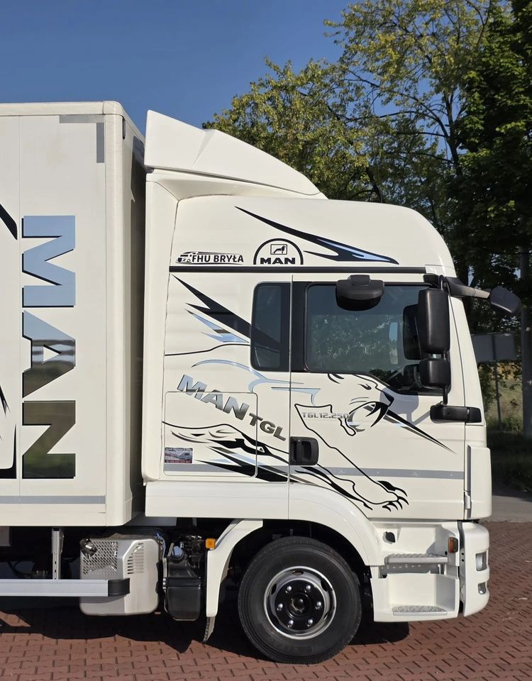 Camião furgão MAN TGL 12.250 / KONTENER / IZOTERMA / WINDA / 2019R / EURO 6 / PEŁEN SERWIS /  6 TON ŁADOWNOŚĆ  / SPROWADZONY / ZADBANY / JAK NOWY /  KSIĄŻKA SERWISOWA / E6 / 17 PALET: foto 10