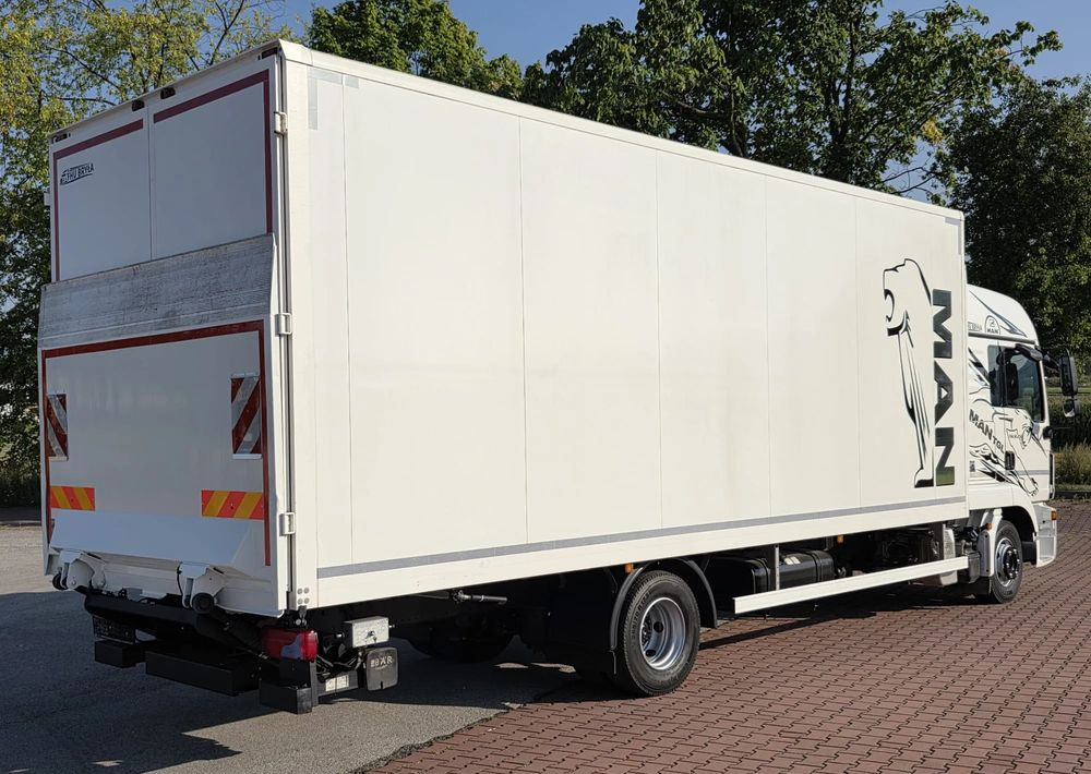 MAN TGL 12.250 / KONTENER / IZOTERMA / WINDA / 2019R / EURO 6 / PEŁEN SERWIS / 6 TON ŁADOWNOŚĆ / SPROWADZONY / ZADBANY / JAK NOWY / KSIĄŻKA SERWISOWA / E6 / 17 PALET - Camião furgão: foto 4 MAN TGL 12.250 / KONTENER / IZOTERMA / WINDA / 2019R / EURO 6 / PEŁEN SERWIS / 6 TON ŁADOWNOŚĆ / SPROWADZONY / ZADBANY / JAK NOWY / KSIĄŻKA SERWISOWA / E6 / 17 PALET - Camião furgão: foto 4
