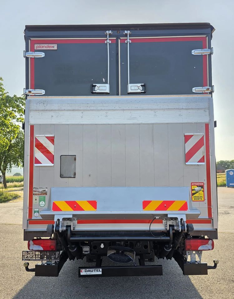 MAN TGM 15.290 / BURTO-FIRANKA / CAŁY NA PODUSZKACH /KLIMA POSTOJOWA / 2018R / NISKI PRZEBIEG / 18 PALET / E6 / JAK NOWY / WINDA / - Camião de lona: foto 5 MAN TGM 15.290 / BURTO-FIRANKA / CAŁY NA PODUSZKACH /KLIMA POSTOJOWA / 2018R / NISKI PRZEBIEG / 18 PALET / E6 / JAK NOWY / WINDA / - Camião de lona: foto 5