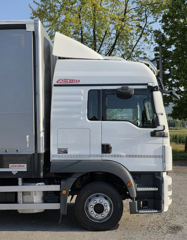 Camião de lona MAN TGM 15.290 / BURTO-FIRANKA / CAŁY NA PODUSZKACH /KLIMA POSTOJOWA / 2018R /  NISKI PRZEBIEG / 18 PALET / E6 / JAK NOWY / WINDA /: foto 11