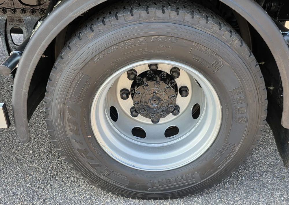 Camião de lona MAN TGM 15.290 / BURTO-FIRANKA / CAŁY NA PODUSZKACH /KLIMA POSTOJOWA / 2018R /  NISKI PRZEBIEG / 18 PALET / E6 / JAK NOWY / WINDA /: foto 16