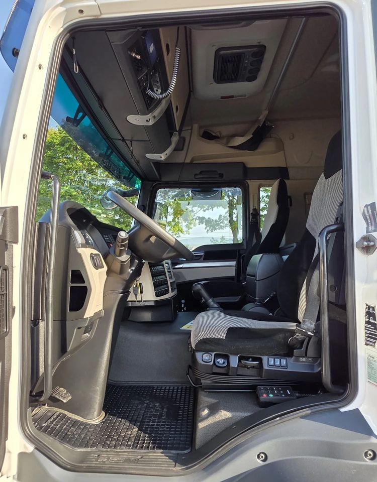 Camião de lona MAN TGM 15.290 / BURTO-FIRANKA / CAŁY NA PODUSZKACH /KLIMA POSTOJOWA / 2018R /  NISKI PRZEBIEG / 18 PALET / E6 / JAK NOWY / WINDA /: foto 19