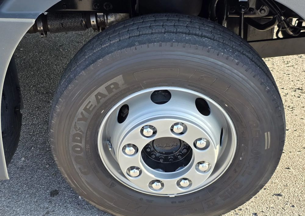 Camião de lona MAN TGM 15.290 / BURTO-FIRANKA / CAŁY NA PODUSZKACH /KLIMA POSTOJOWA / 2018R /  NISKI PRZEBIEG / 18 PALET / E6 / JAK NOWY / WINDA /: foto 15