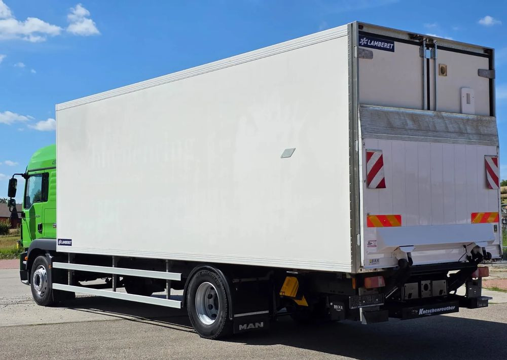 MAN TGM 18.340 / 18.290 / 15.290 / IZOTERMA / WINDA / 19PALET /E6 / SPROWADZONY / AUTOMAT / SYPIALKA / PIERWSZY WŁAŚCICIEL / BOCZNE DRZWI / STAN BARDZO DOBRY - Camião frigorífico: foto 4 MAN TGM 18.340 / 18.290 / 15.290 / IZOTERMA / WINDA / 19PALET /E6 / SPROWADZONY / AUTOMAT / SYPIALKA / PIERWSZY WŁAŚCICIEL / BOCZNE DRZWI / STAN BARDZO DOBRY - Camião frigorífico: foto 4