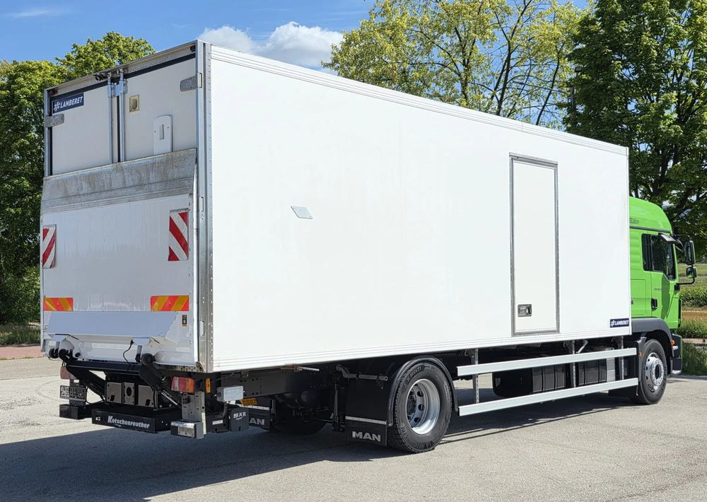 MAN TGM 18.340 / 18.290 / 15.290 / IZOTERMA / WINDA / 19PALET /E6  / SPROWADZONY / AUTOMAT / SYPIALKA / PIERWSZY WŁAŚCICIEL / BOCZNE DRZWI / STAN BARDZO DOBRY - Camião frigorífico: foto 4 MAN TGM 18.340 / 18.290 / 15.290 / IZOTERMA / WINDA / 19PALET /E6  / SPROWADZONY / AUTOMAT / SYPIALKA / PIERWSZY WŁAŚCICIEL / BOCZNE DRZWI / STAN BARDZO DOBRY - Camião frigorífico: foto 4