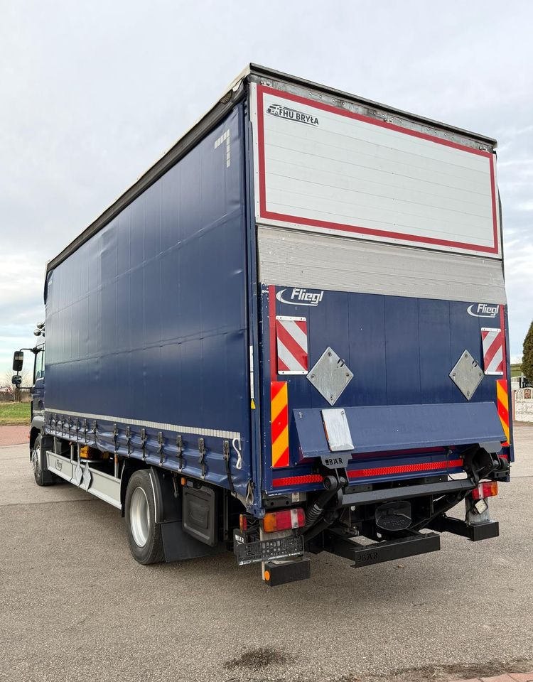 MAN TGM 18.340 / FIRANKA / LIFT / SPROWADZONY / KLIMA POSTOJOWA / 2017 / 9700 ŁADOWNOŚĆ / AUTOMAT / 18 PALET / E6 / WINDA / - Camião de lona: foto 4 MAN TGM 18.340 / FIRANKA / LIFT / SPROWADZONY / KLIMA POSTOJOWA / 2017 / 9700 ŁADOWNOŚĆ / AUTOMAT / 18 PALET / E6 / WINDA / - Camião de lona: foto 4