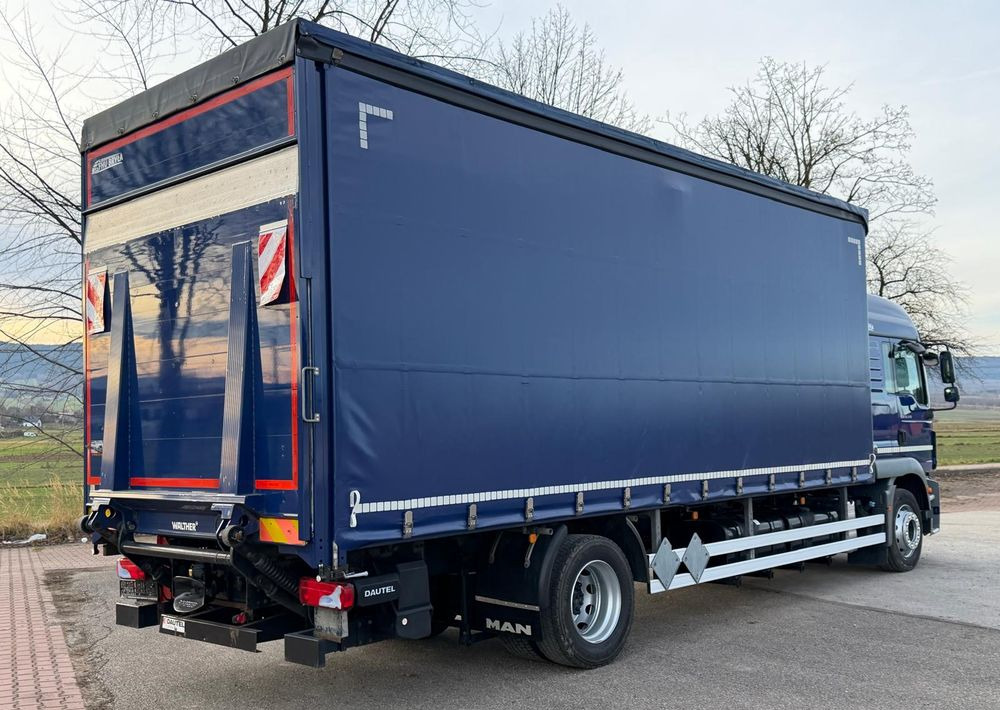 MAN TGM 18.340 / FIRANKA / SPROWADZONY / 9100 ŁADOWNOŚĆ / 18 PALET / E6 / WINDA / - Camião de lona: foto 4 MAN TGM 18.340 / FIRANKA / SPROWADZONY / 9100 ŁADOWNOŚĆ / 18 PALET / E6 / WINDA / - Camião de lona: foto 4