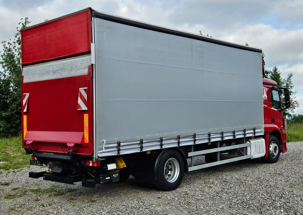 Mercedes-Benz ACTROS 1830/1827/1832/FIRANKA/WINDA/18 EUROPALET/AUTOMAT/Z NIEMIEC/2017/DUŻA ŁADOWNOŚĆ - Camião de lona: foto 4 Mercedes-Benz ACTROS 1830/1827/1832/FIRANKA/WINDA/18 EUROPALET/AUTOMAT/Z NIEMIEC/2017/DUŻA ŁADOWNOŚĆ - Camião de lona: foto 4
