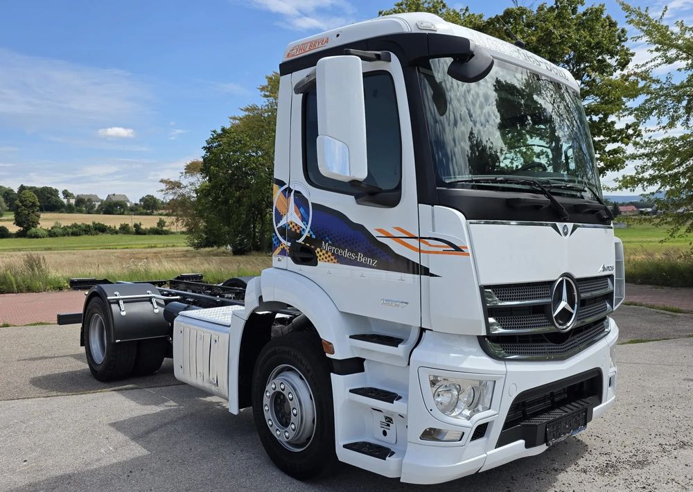 Mercedes-Benz ANTOS 1827 / ATEGO / ACTROS / E6 / ROZSTAW OSI 3.75M / WYWROT / BECZKA / UTRZYMANIE DRÓG / HAKOWIEC / SPROWADZONY / PIERWSZY WŁAŚCICIEL / STAN BDB - Camião chassi: foto 2 Mercedes-Benz ANTOS 1827 / ATEGO / ACTROS / E6 / ROZSTAW OSI 3.75M / WYWROT / BECZKA / UTRZYMANIE DRÓG / HAKOWIEC / SPROWADZONY / PIERWSZY WŁAŚCICIEL / STAN BDB - Camião chassi: foto 2