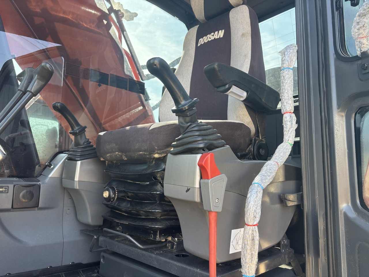 DOOSAN Korea imports doosan DX225 - Escavadora de rastos: foto 5 DOOSAN Korea imports doosan DX225 - Escavadora de rastos: foto 5