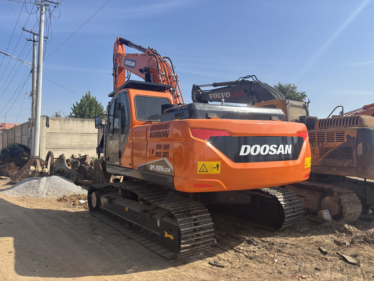 DOOSAN Korea imports doosan DX225 - Escavadora de rastos: foto 2 DOOSAN Korea imports doosan DX225 - Escavadora de rastos: foto 2