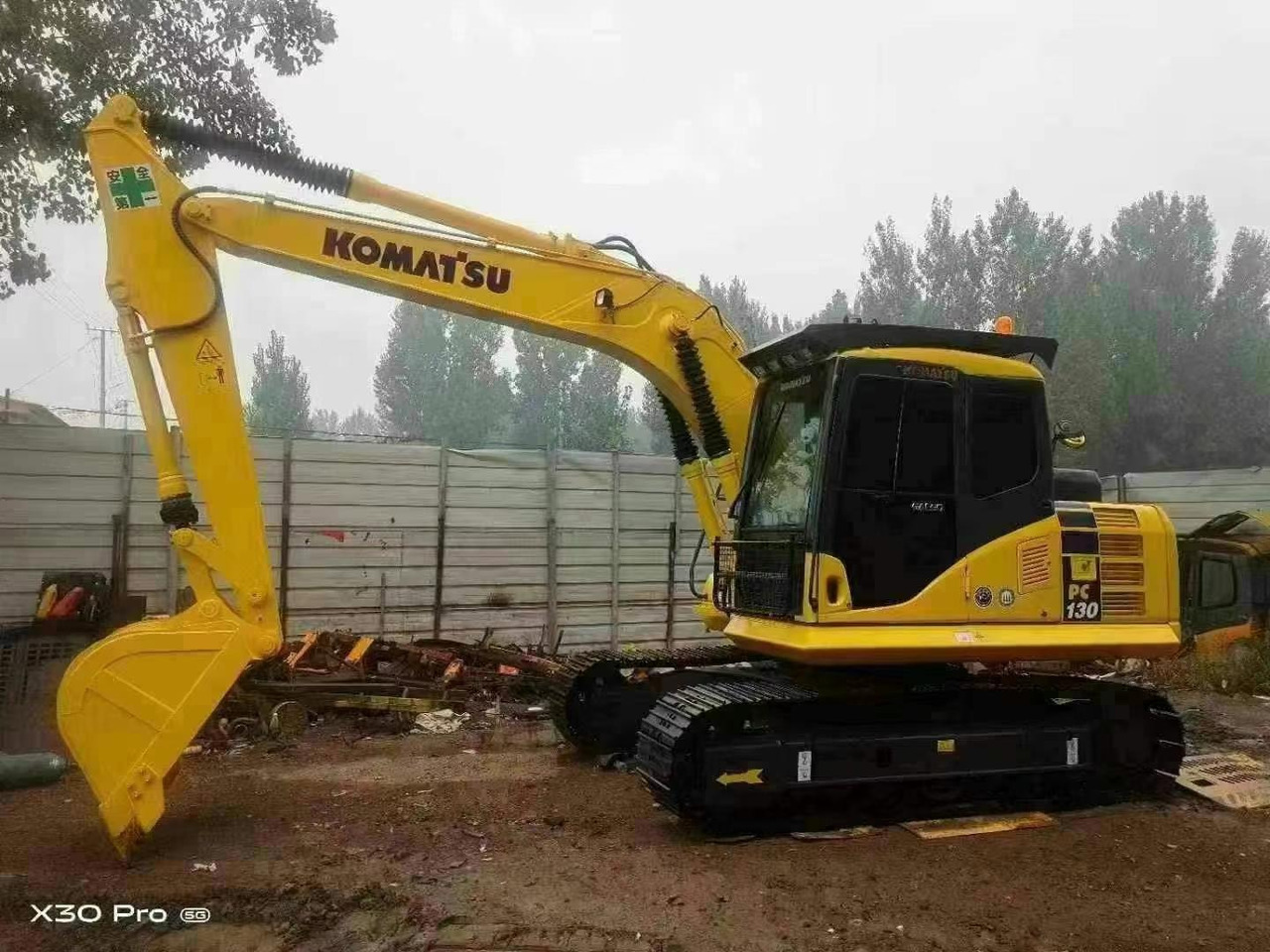 Komatsu PC 130-7 PC130 PC130-7 - Escavadora de rastos: foto 1 Komatsu PC 130-7 PC130 PC130-7 - Escavadora de rastos: foto 1