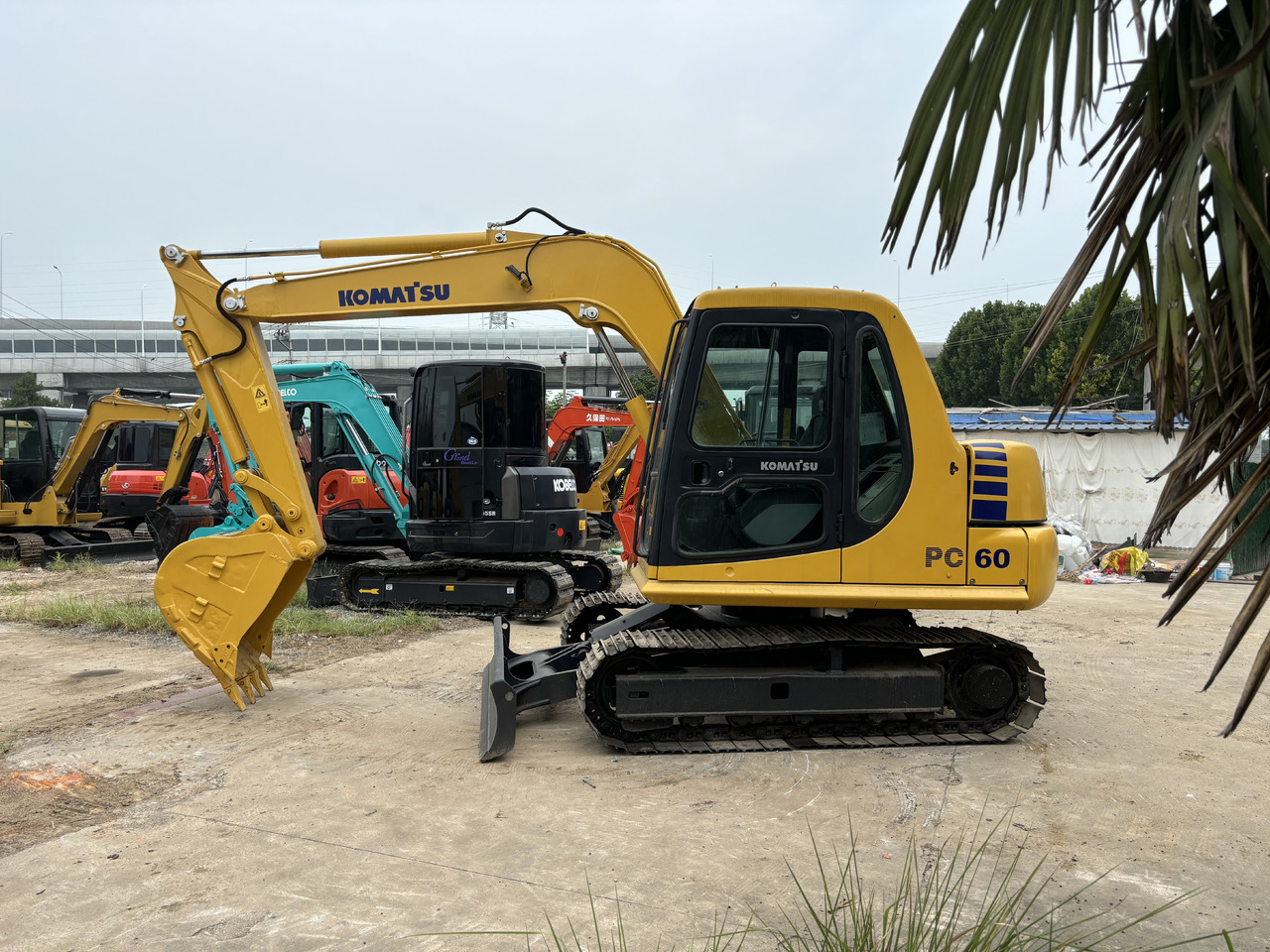 Komatsu PC 60-7 - Mini escavadeira: foto 1 Komatsu PC 60-7 - Mini escavadeira: foto 1