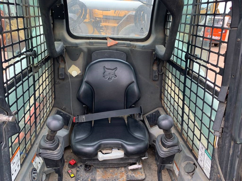 Mini pá carregadora Bobcat S 740: foto 10 Mini pá carregadora Bobcat S 740: foto 10