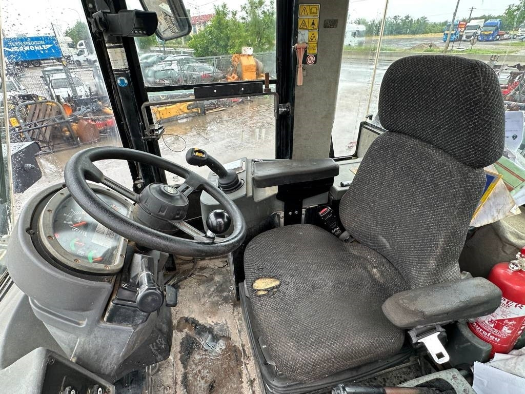 Pá carregadora de rodas CAT 936H: foto 11