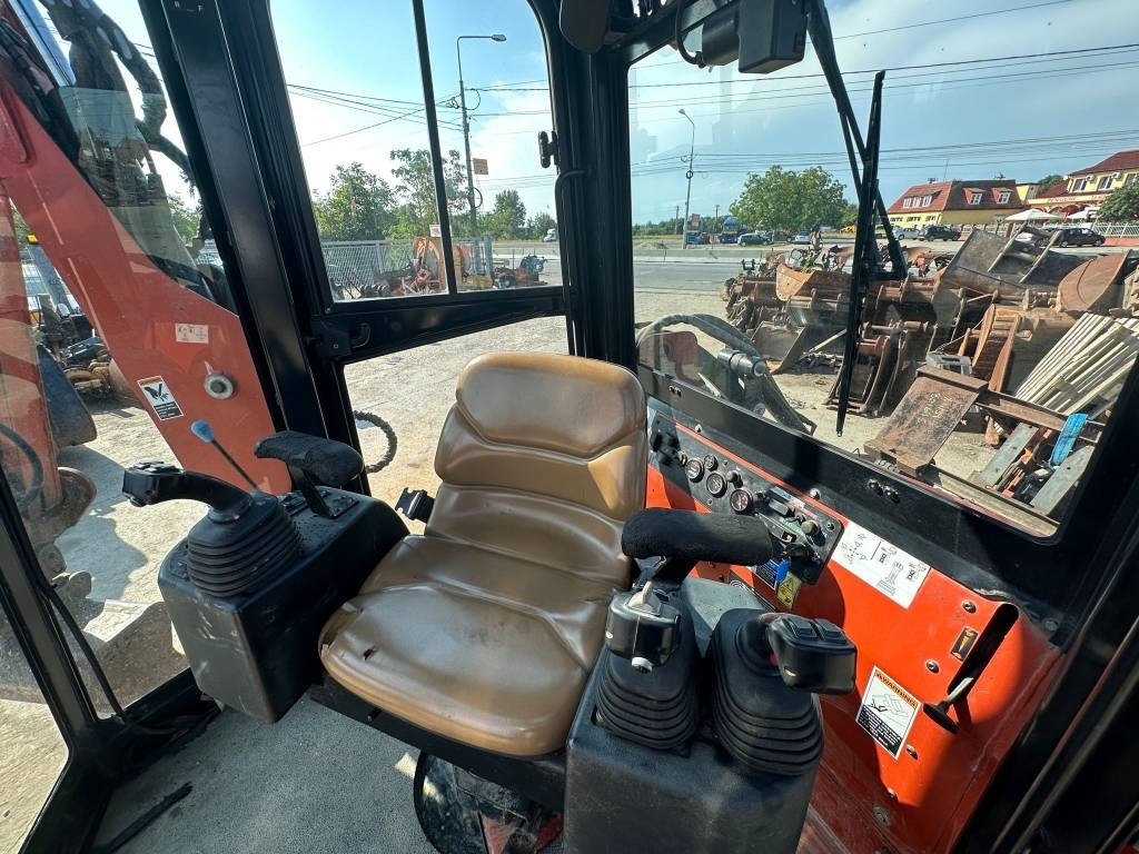 Retroescavadeira Ditch Witch XT 1600: foto 13