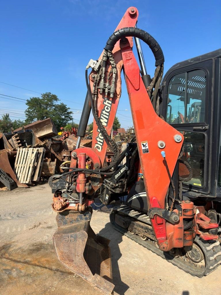 Retroescavadeira Ditch Witch XT 1600: foto 10