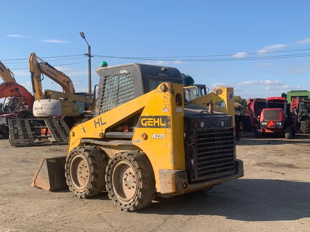 Gehl R 220 - Mini pá carregadora: foto 3 Gehl R 220 - Mini pá carregadora: foto 3