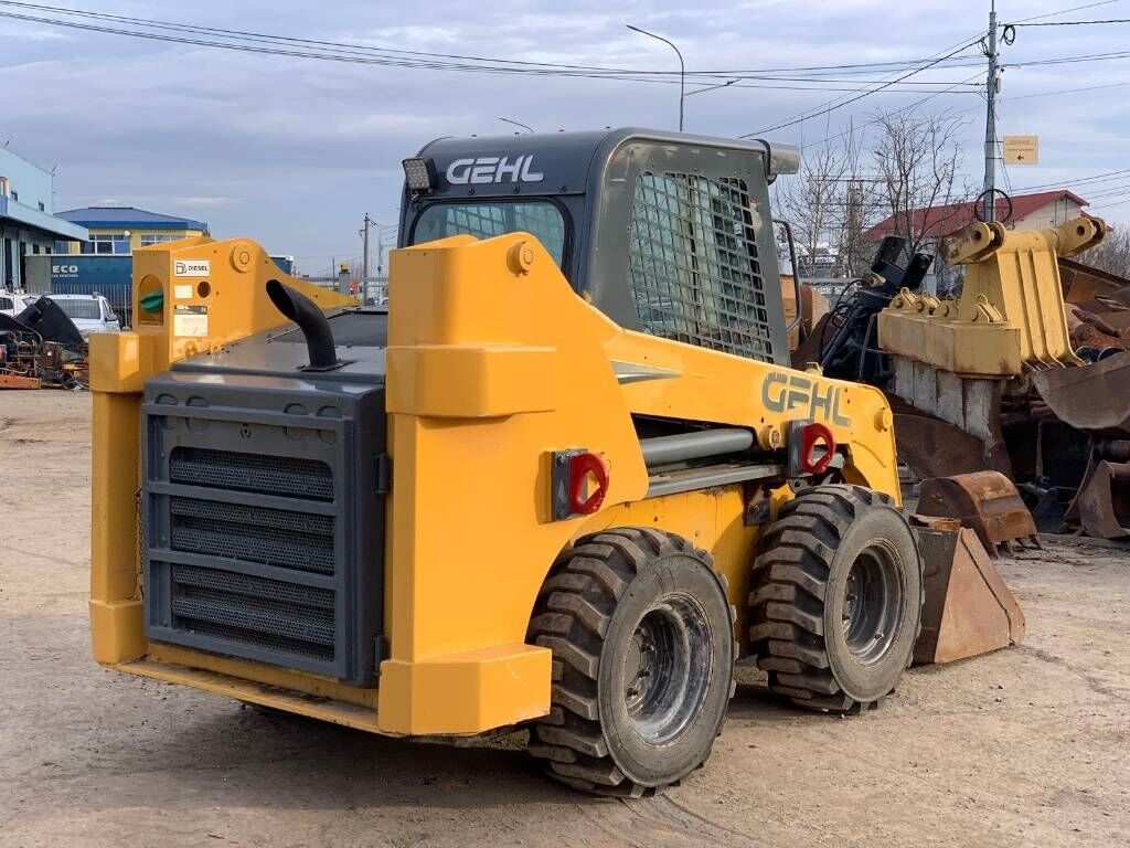 Gehl R 260 Gehl R 260 - Mini pá carregadora: foto 4 Gehl R 260 Gehl R 260 - Mini pá carregadora: foto 4