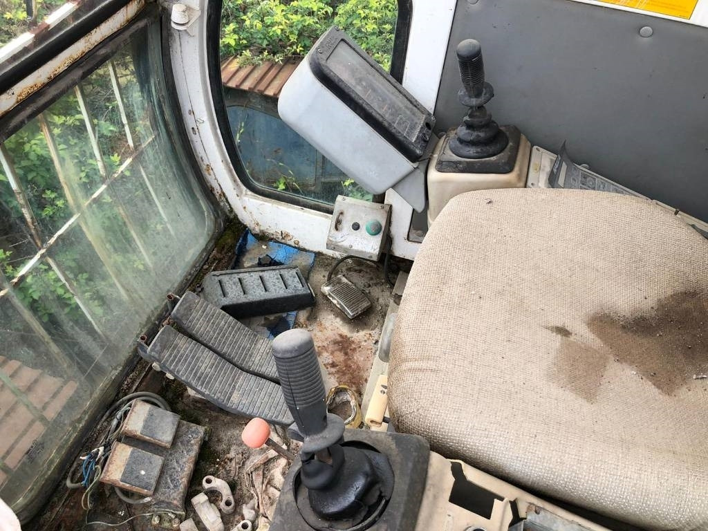 Halla Hitachi HE 280 ICE - Escavadora de rastos: foto 5 Halla Hitachi HE 280 ICE - Escavadora de rastos: foto 5