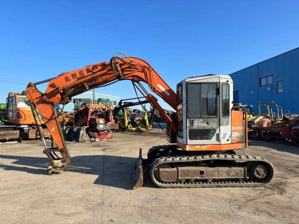 Hitachi EX 60 URG - Mini escavadeira: foto 2 Hitachi EX 60 URG - Mini escavadeira: foto 2