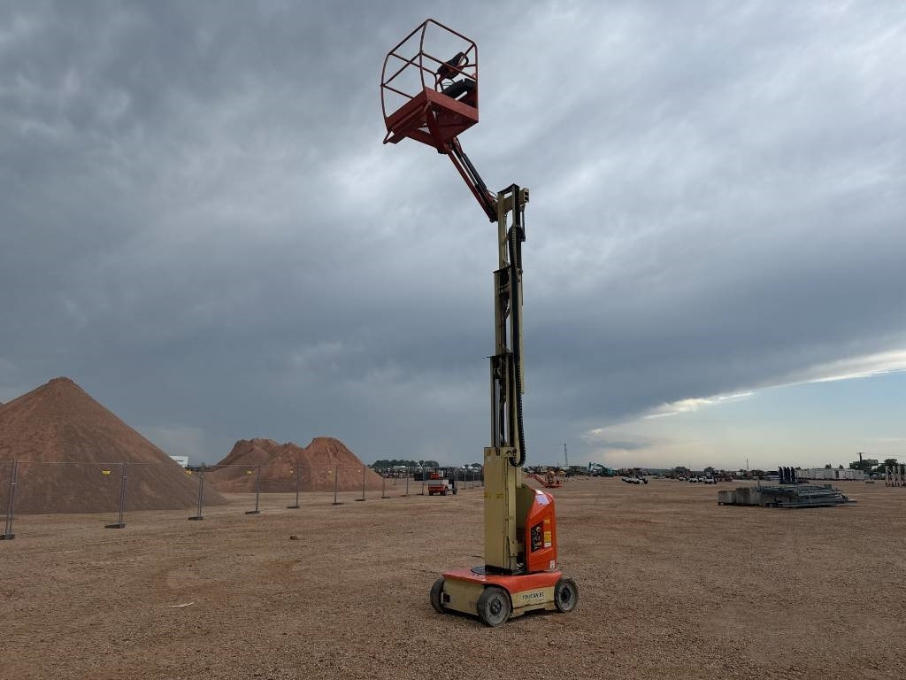 JLG Toucan 8 E - Plataforma de mastro vertical: foto 1 JLG Toucan 8 E - Plataforma de mastro vertical: foto 1