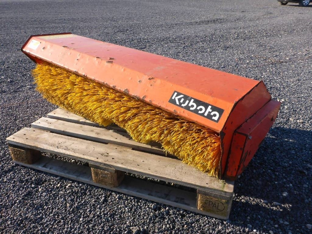 Kova LH1200HT BROOM ATTACHMENT - Vassoura para Máquina agrícola: foto 1 Kova LH1200HT BROOM ATTACHMENT - Vassoura para Máquina agrícola: foto 1