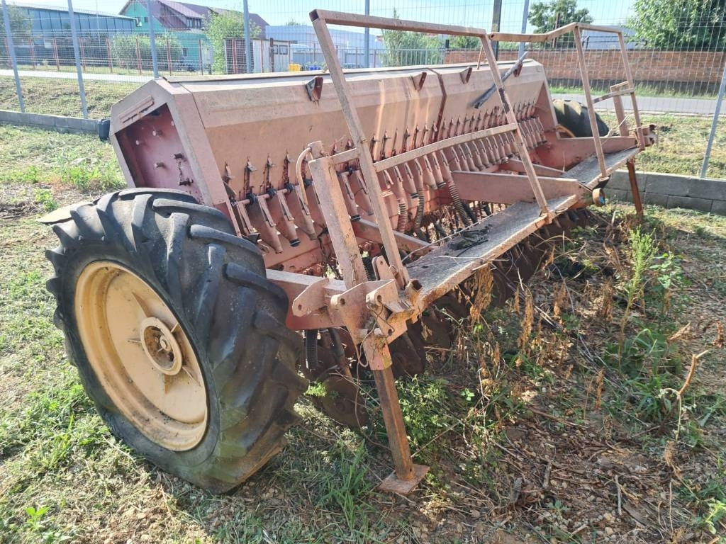 Kuhn 4M  - Semeadora combinada: foto 2 Kuhn 4M  - Semeadora combinada: foto 2