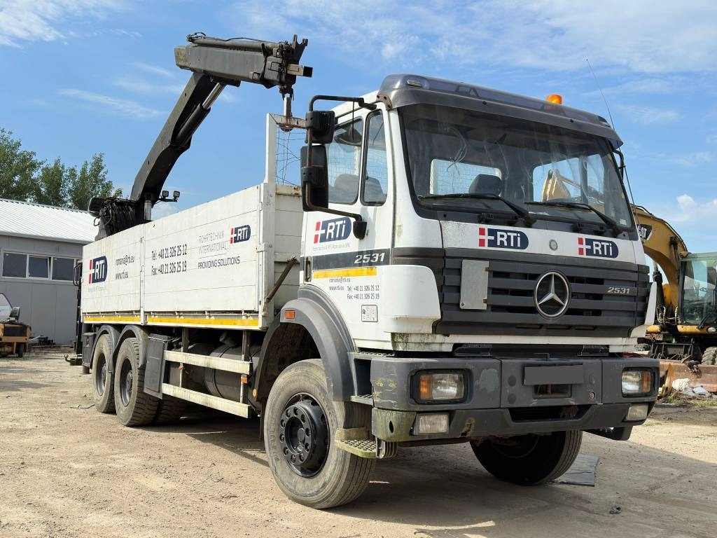 Mercedes-Benz 2531  - Camião grua, Camião de caixa aberta/ Plataforma: foto 1 Mercedes-Benz 2531  - Camião grua, Camião de caixa aberta/ Plataforma: foto 1