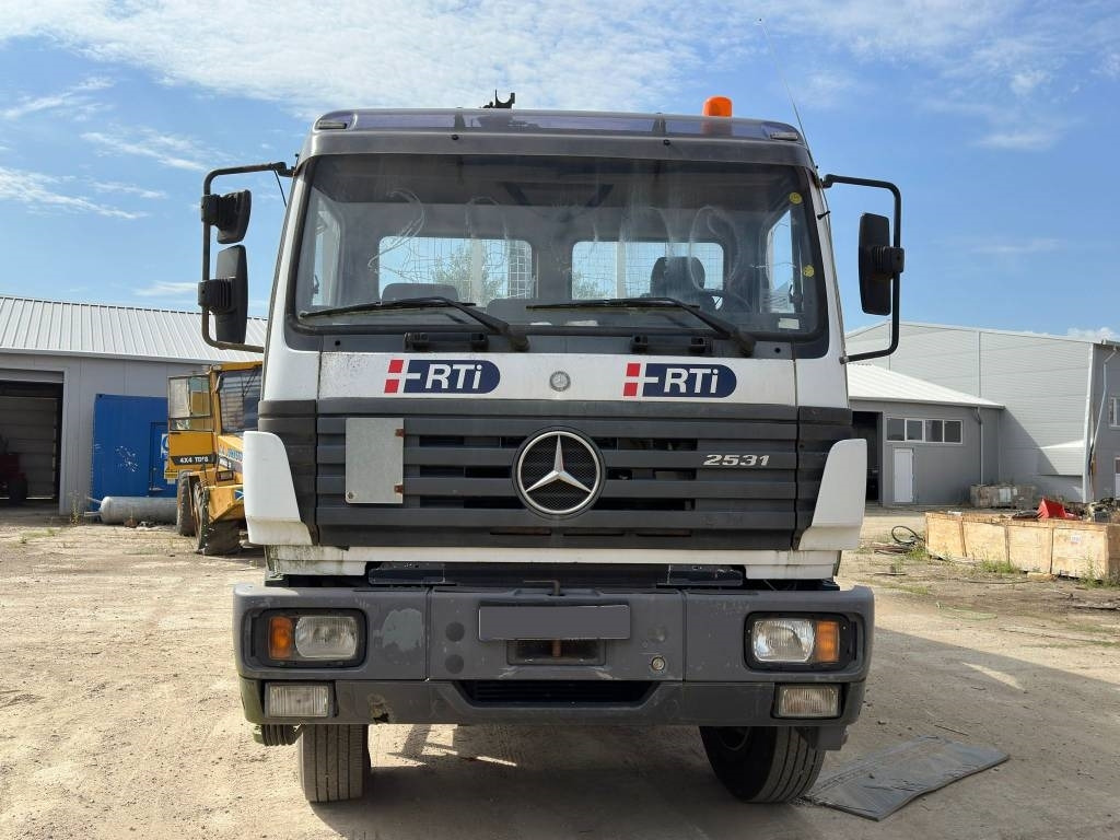 Mercedes-Benz 2531  - Camião grua, Camião de caixa aberta/ Plataforma: foto 4 Mercedes-Benz 2531  - Camião grua, Camião de caixa aberta/ Plataforma: foto 4