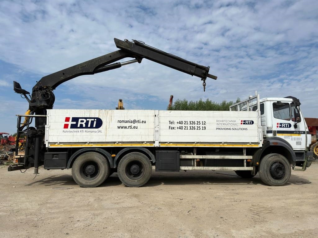 Mercedes-Benz 2531  - Camião grua, Camião de caixa aberta/ Plataforma: foto 2 Mercedes-Benz 2531  - Camião grua, Camião de caixa aberta/ Plataforma: foto 2