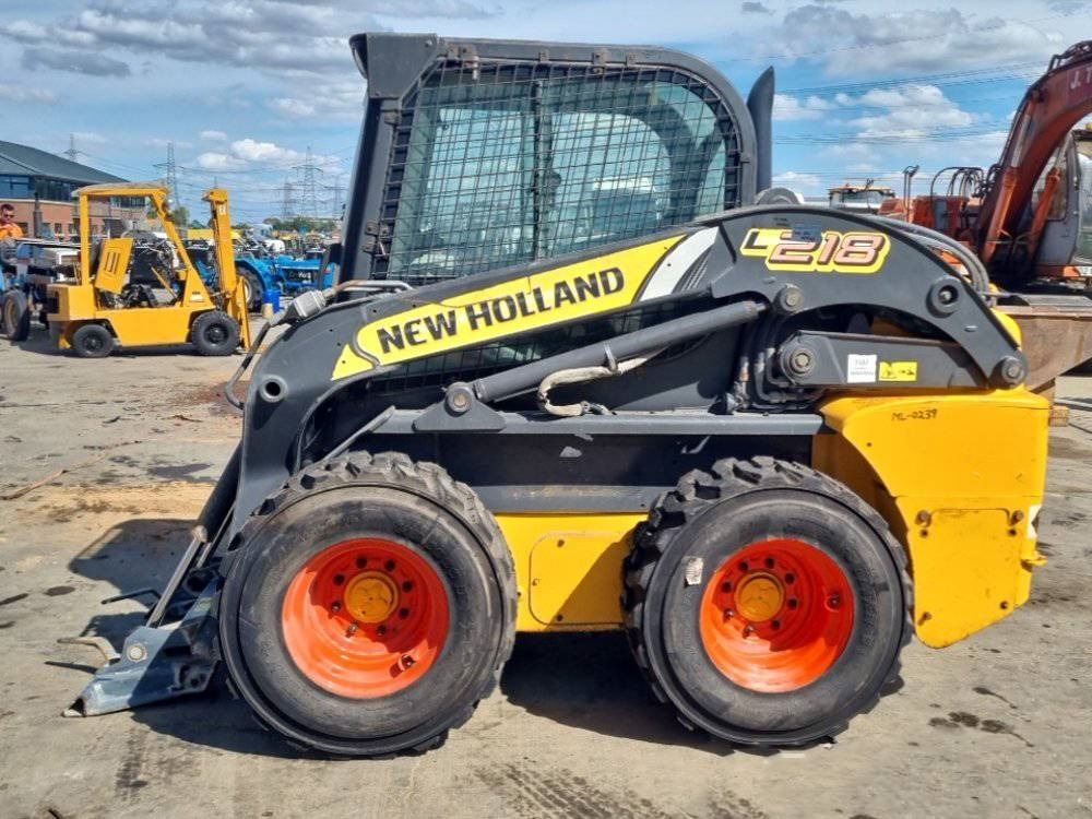 New Holland L 218 - Mini pá carregadora: foto 2 New Holland L 218 - Mini pá carregadora: foto 2