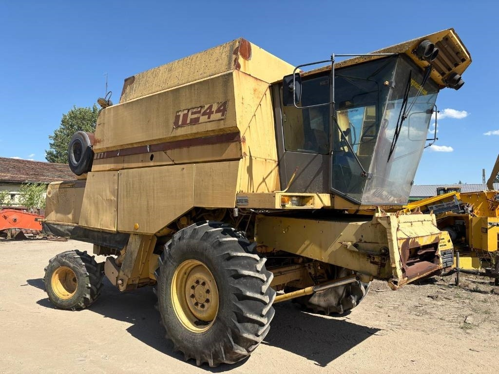 New Holland TF 44  - Ceifeira debulhadora: foto 4 New Holland TF 44  - Ceifeira debulhadora: foto 4