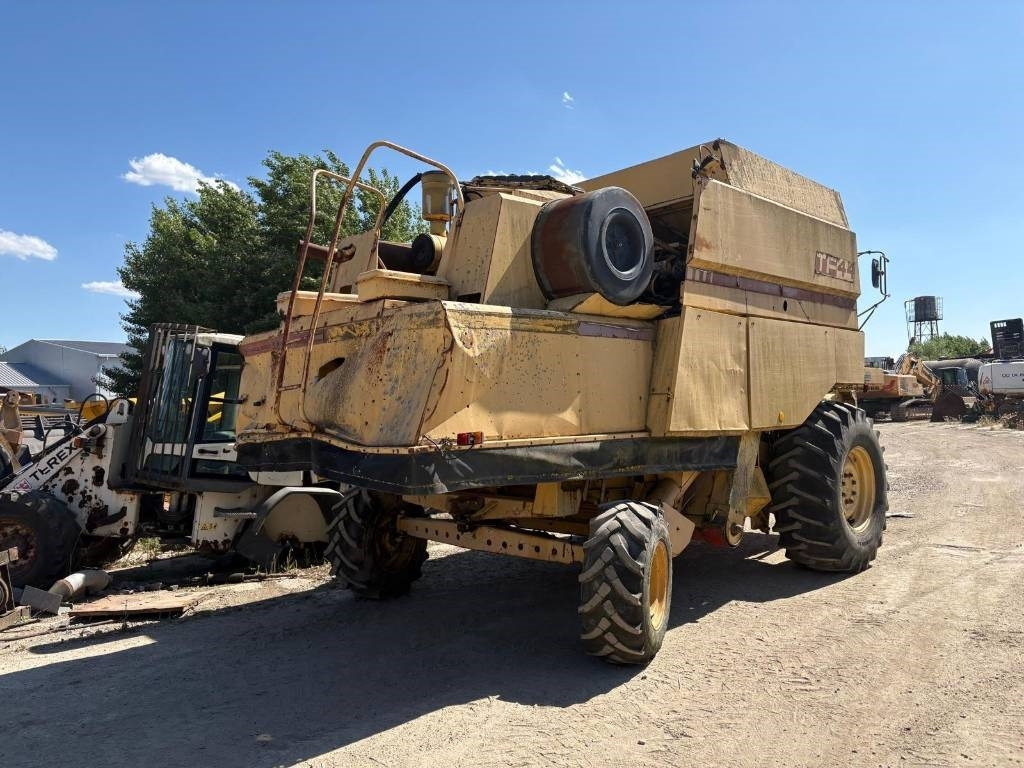 New Holland TF 44  - Ceifeira debulhadora: foto 2 New Holland TF 44  - Ceifeira debulhadora: foto 2