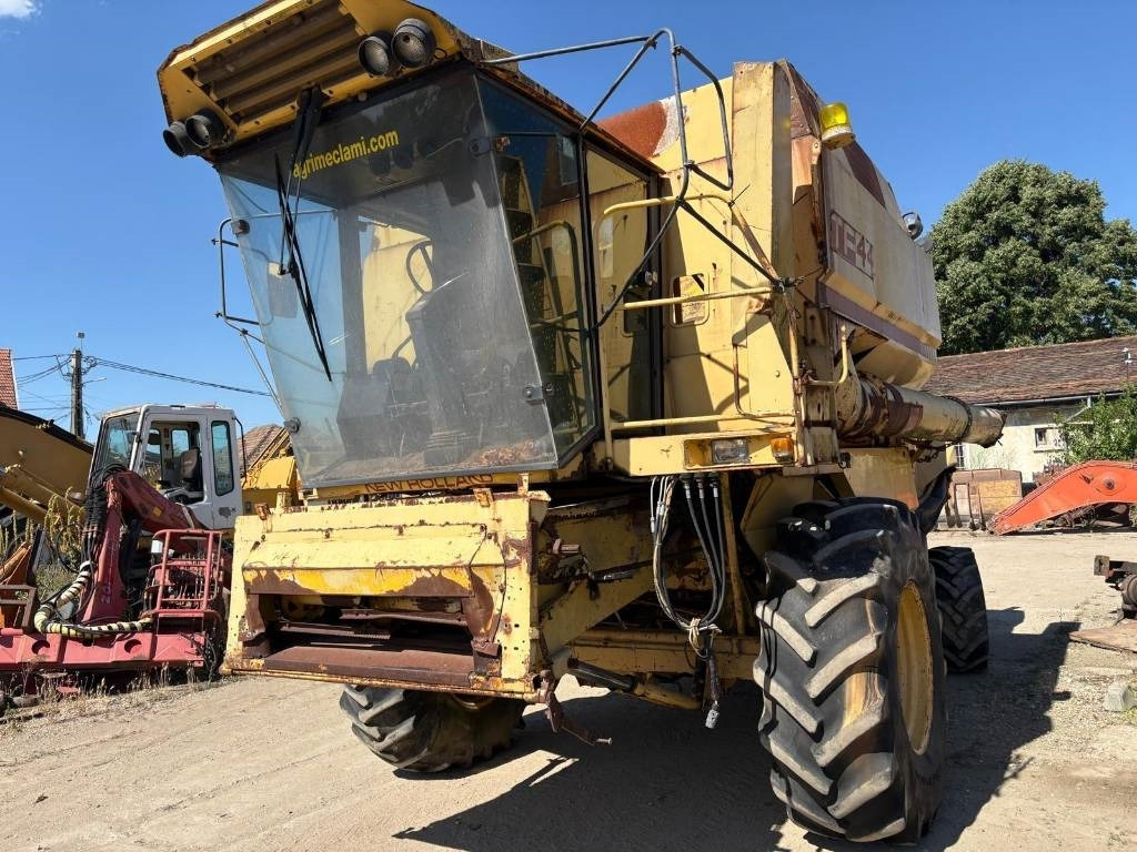 New Holland TF 44  - Ceifeira debulhadora: foto 1 New Holland TF 44  - Ceifeira debulhadora: foto 1