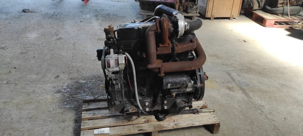 Yanmar 4TNE100 - Motor para Máquina agrícola: foto 2 Yanmar 4TNE100 - Motor para Máquina agrícola: foto 2