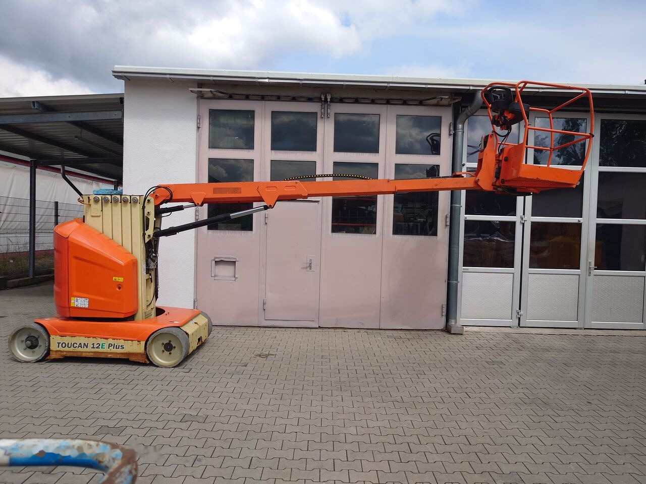 JLG TOUCAN 12E PLUS - Plataforma de mastro vertical: foto 1 JLG TOUCAN 12E PLUS - Plataforma de mastro vertical: foto 1