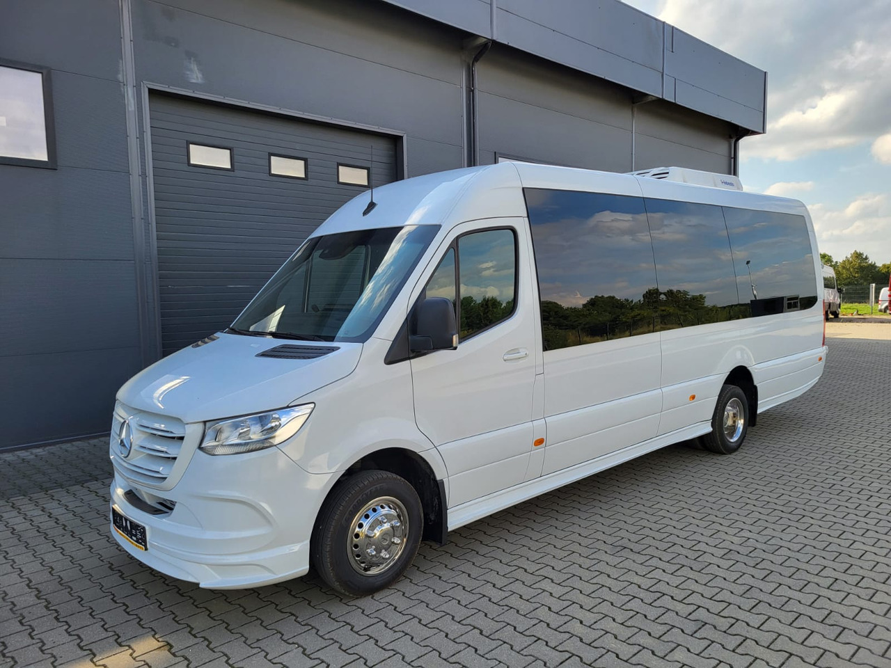 Mercedes-Benz Sprinter 519 CDI 24 places + 4 standing NEW - Autocarro: foto 2 Mercedes-Benz Sprinter 519 CDI 24 places + 4 standing NEW - Autocarro: foto 2