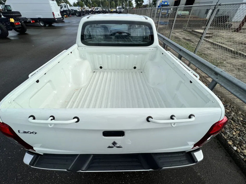 Mitsubishi L200 4x4 - 8 UNITS in WHITE 2.5 D GL Double Cab - EURO 2 - NEW!! Ready for work!!!** - Pick-up, Carrinha cabine dupla: foto 4 Mitsubishi L200 4x4 - 8 UNITS in WHITE 2.5 D GL Double Cab - EURO 2 - NEW!! Ready for work!!!** - Pick-up, Carrinha cabine dupla: foto 4