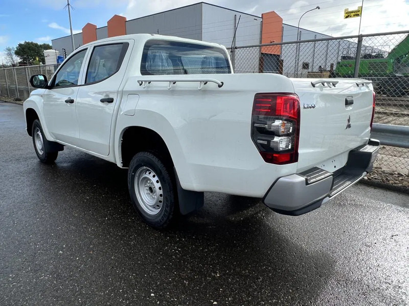 Mitsubishi L200 4x4 - 8 UNITS in WHITE 2.5 D GL Double Cab - EURO 2 - NEW!! Ready for work!!!** - Pick-up, Carrinha cabine dupla: foto 2 Mitsubishi L200 4x4 - 8 UNITS in WHITE 2.5 D GL Double Cab - EURO 2 - NEW!! Ready for work!!!** - Pick-up, Carrinha cabine dupla: foto 2