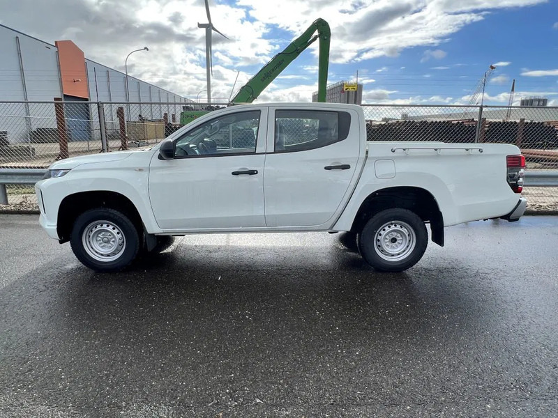 Mitsubishi L200 4x4 - 8 UNITS in WHITE 2.5 D GL Double Cab - EURO 2 - NEW!! Ready for work!!!** - Pick-up, Carrinha cabine dupla: foto 1 Mitsubishi L200 4x4 - 8 UNITS in WHITE 2.5 D GL Double Cab - EURO 2 - NEW!! Ready for work!!!** - Pick-up, Carrinha cabine dupla: foto 1
