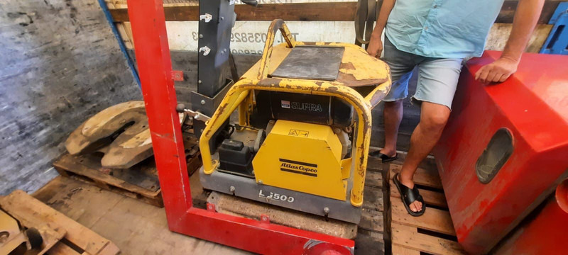 Atlas-Copco Rüttelplatte LJ500 - Placas vibratórias: foto 1 Atlas-Copco Rüttelplatte LJ500 - Placas vibratórias: foto 1